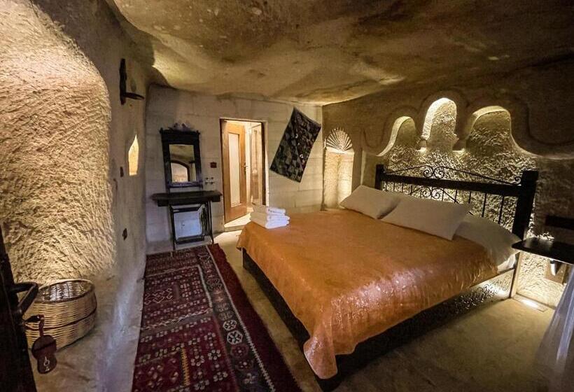 اتاق اکونومی, Takunya Cave