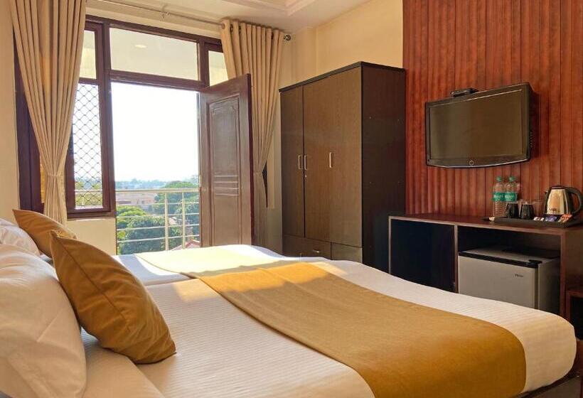 اتاق سوپریور با چشم‌انداز باغ, Nirvana Palace Rishikesh