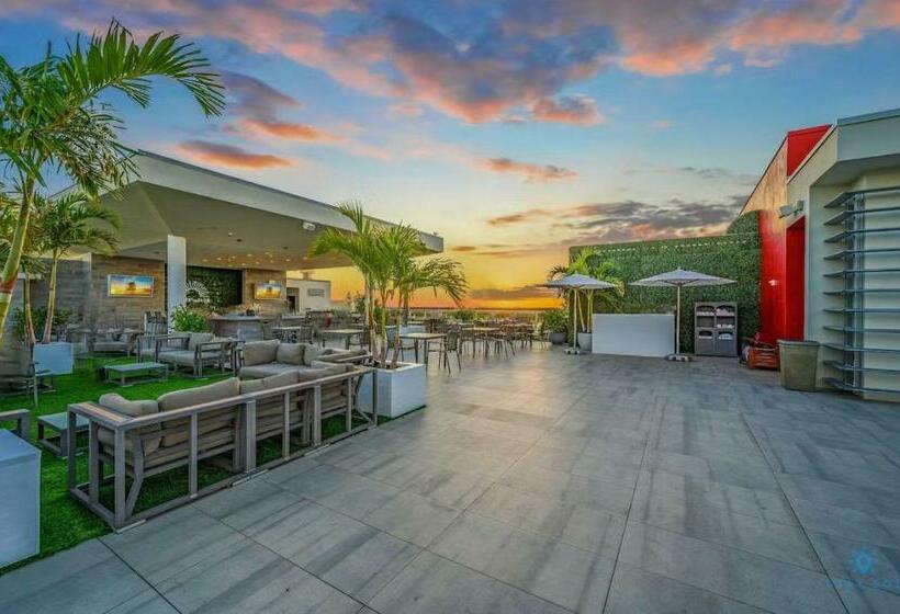 בית, חדר שינה 1, Hot Tub & Rooftop Pool  Near Beach