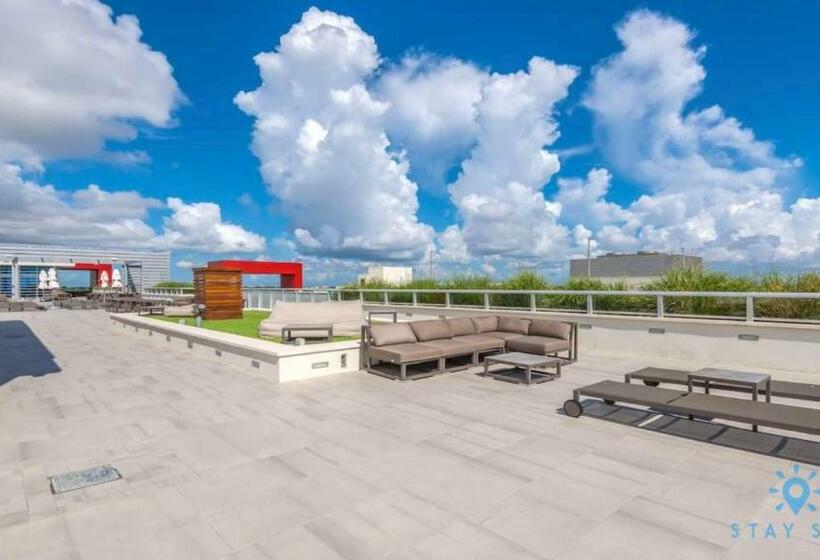 בית, חדר שינה 1, Hot Tub & Rooftop Pool  Near Beach