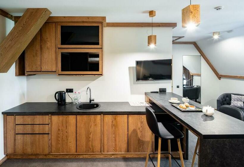 Family Suite, фетрбуш