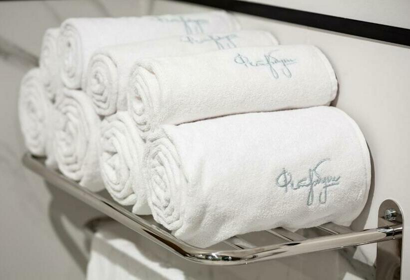 Family Suite, фетрбуш