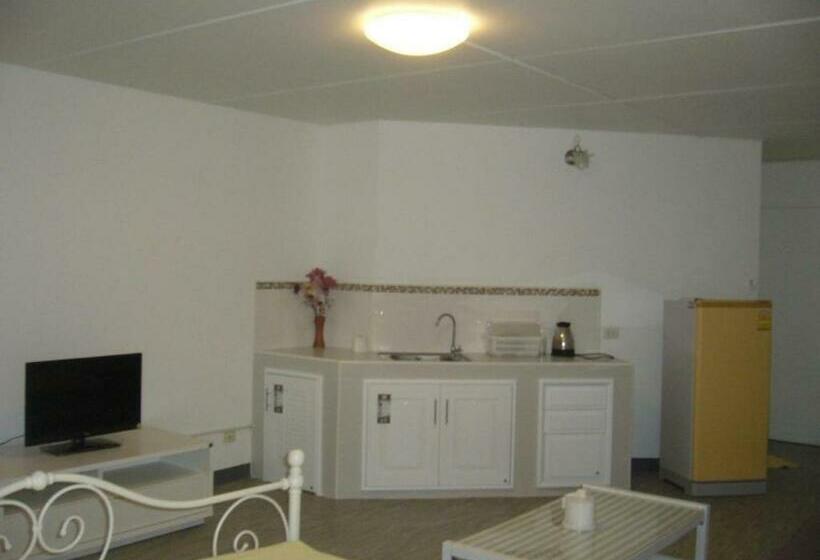 Четырехместный Номер Стандарт, Room In Guest Room   Chan Kim Don Mueang Guest House Triple Room