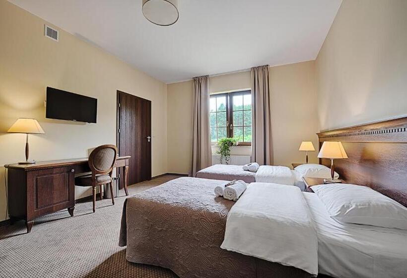 コンフォートルーム, Forrest Hotel & Restaurant