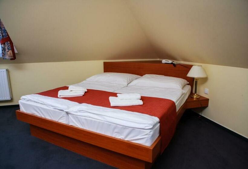 Номер Стандарт, Lipa Hotel és étterem