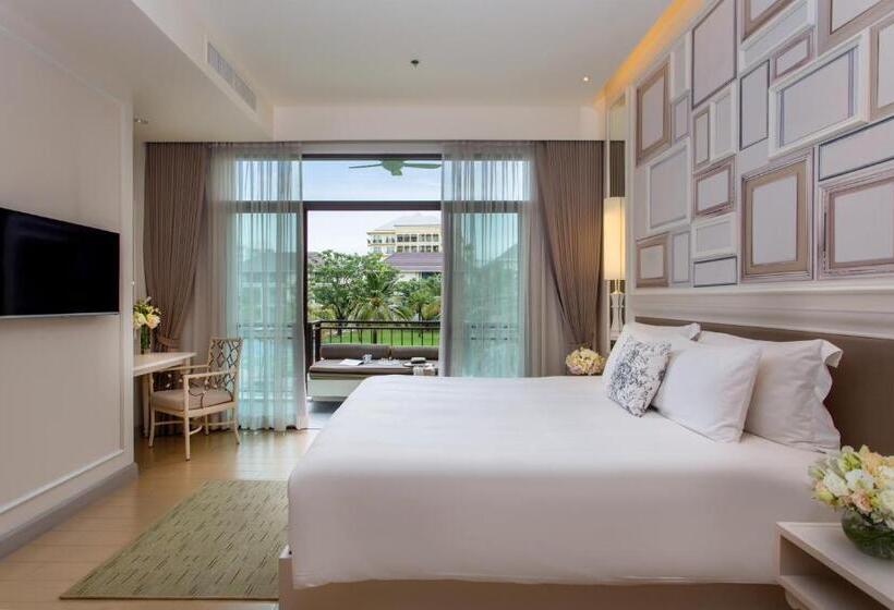 Номер Deluxe Вид на Сад, U Sathorn Bangkok