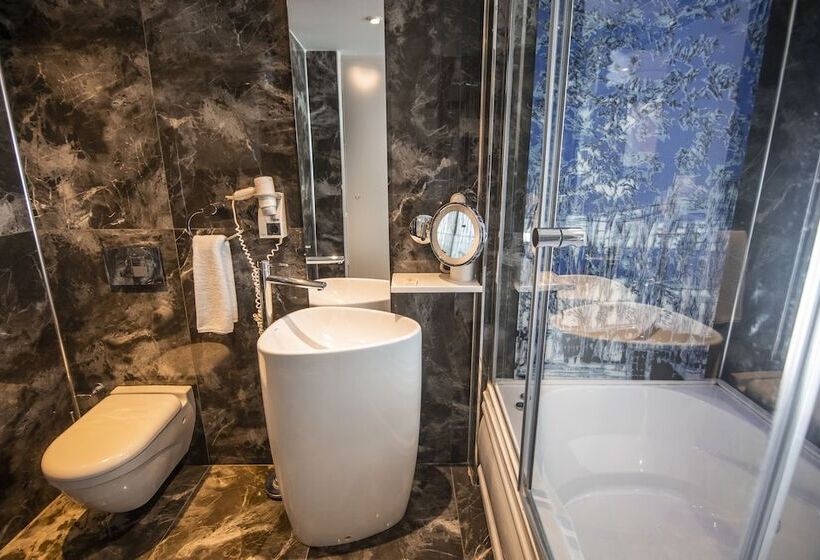 اتاق لوکس با چشم‌انداز دریا, Venn Boutique