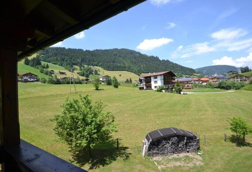 Трехместный Номер Стандарт с Балконом, Jugendhotel Angerhof