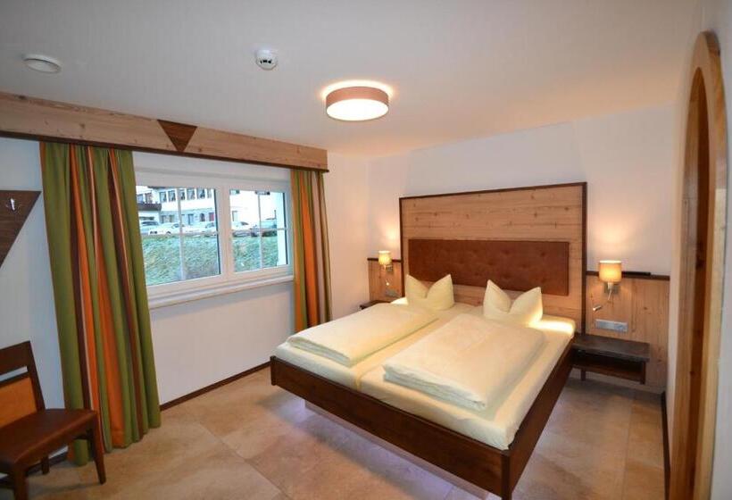 Трехместный Номер Стандарт с Балконом, Jugendhotel Angerhof