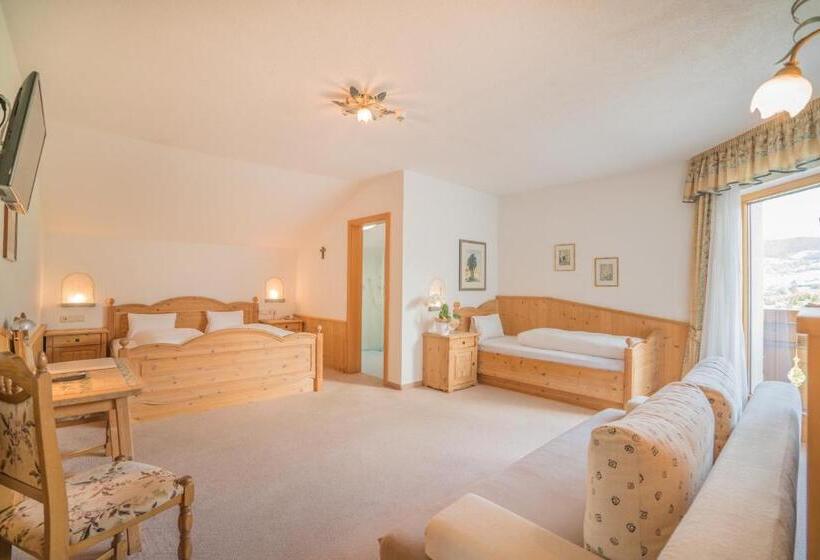 标准三人间, Mineralienhotel Natznerhof