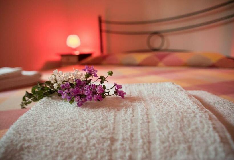 Номер Стандарт Трехместный, Red Rose B&b