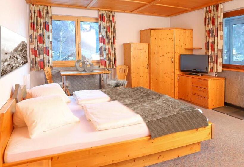 اتاق استاندارد یک نفره, Garni Madrisa