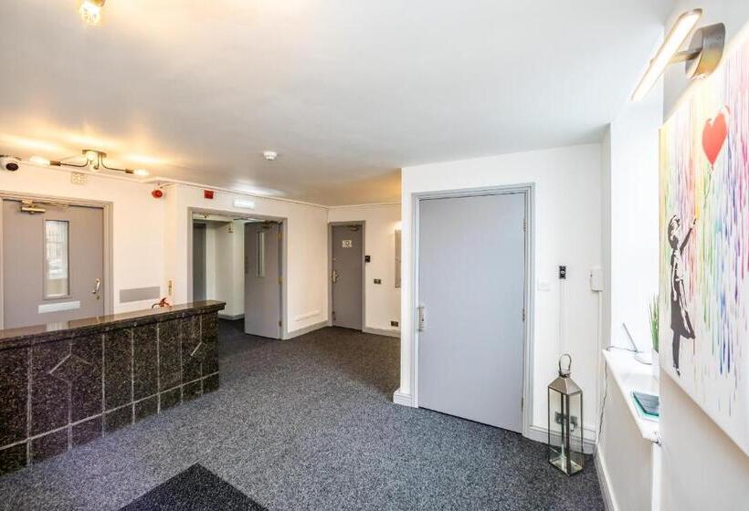 Трехместный Номер Deluxe, Huddersfield Central Lodge