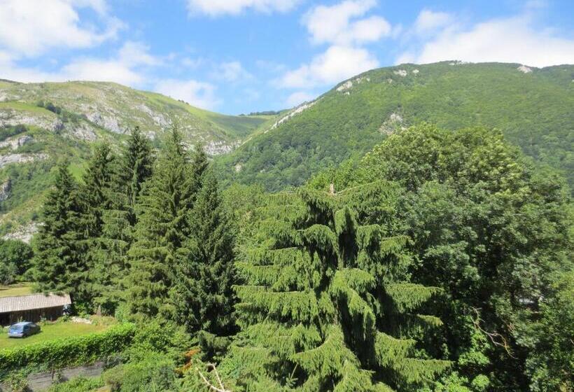اتاق استاندارد سه نفره, Hôtel Les Deux Cols