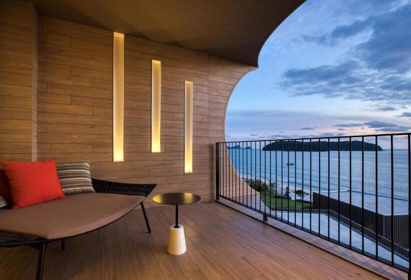 Номер Deluxe Кровать Кинг, Parkroyal Langkawi Resort