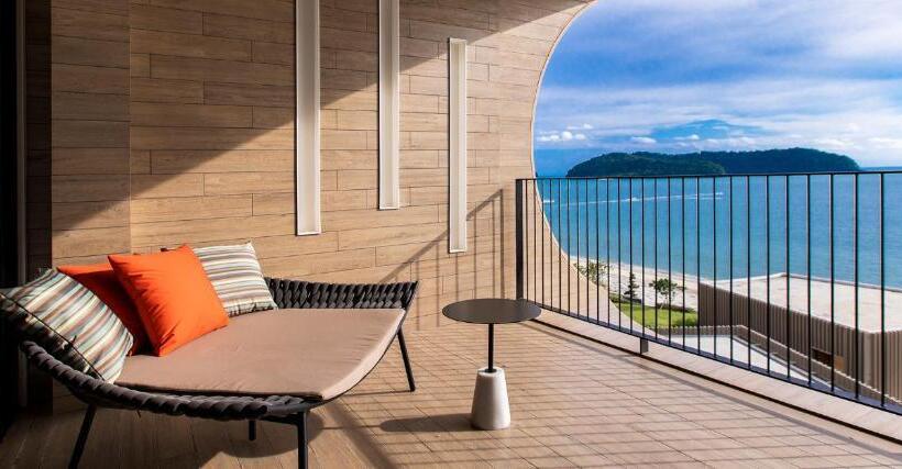 Номер Deluxe Кровать Кинг, Parkroyal Langkawi Resort