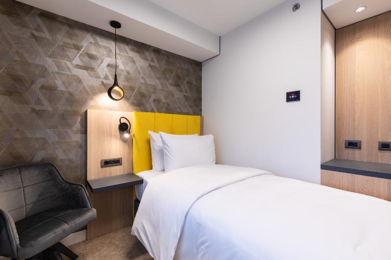 Standard Single Room, Ramada By Wyndham Slatina Parc