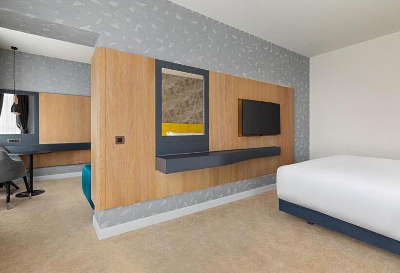 Executive Suite King Bed, Ramada By Wyndham Slatina Parc