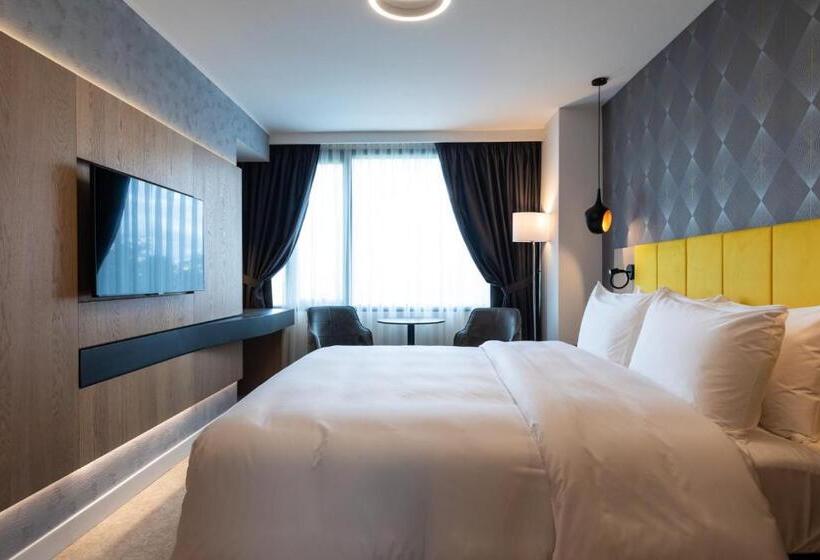 Номер Стандарт Кровать Кинг Адаптированный для Инвалидов, Ramada By Wyndham Slatina Parc