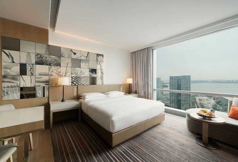 Клубный номер с видом на озеро, Hyatt Regency Suzhou