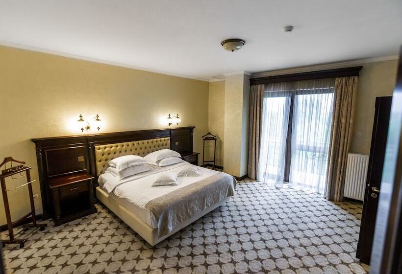 Family Suite, Golden House