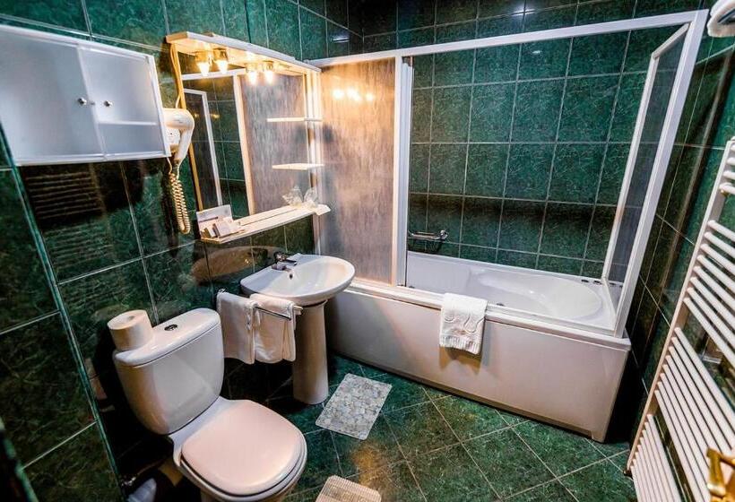 Номер Deluxe с Балконом, Golden House