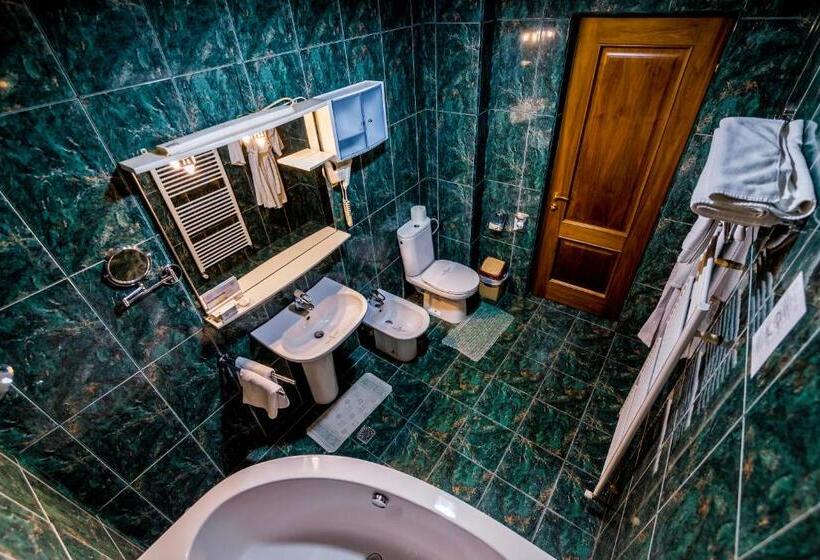 Полулюкс Одноместный с Террасой, Golden House