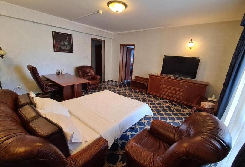 Полулюкс Одноместный с Террасой, Golden House