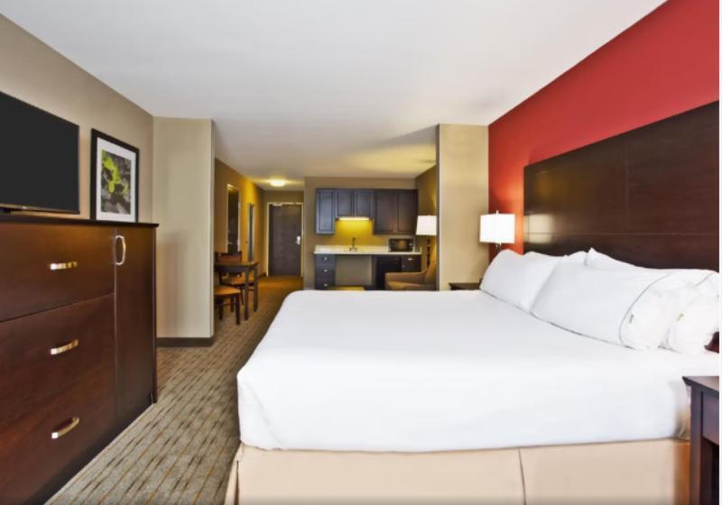 Люкс Кровать Кинг, Holiday Inn Express & Suites Springfield, An Ihg