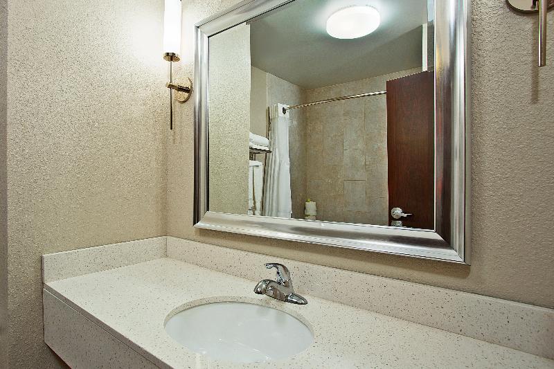 Номер Стандарт, Holiday Inn Express & Suites Springfield, An Ihg