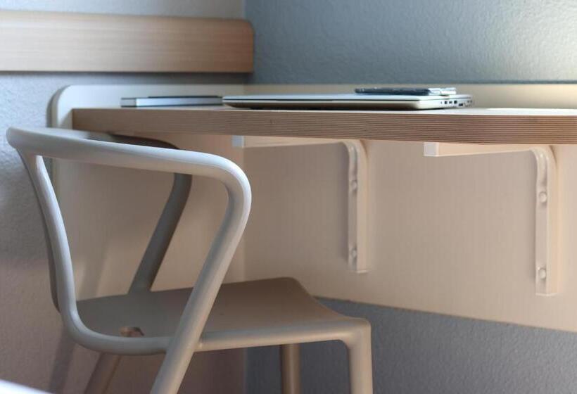 اتاق استاندارد با تخت‌های تاشو, Ibis Budget Paris La Villette 19eme