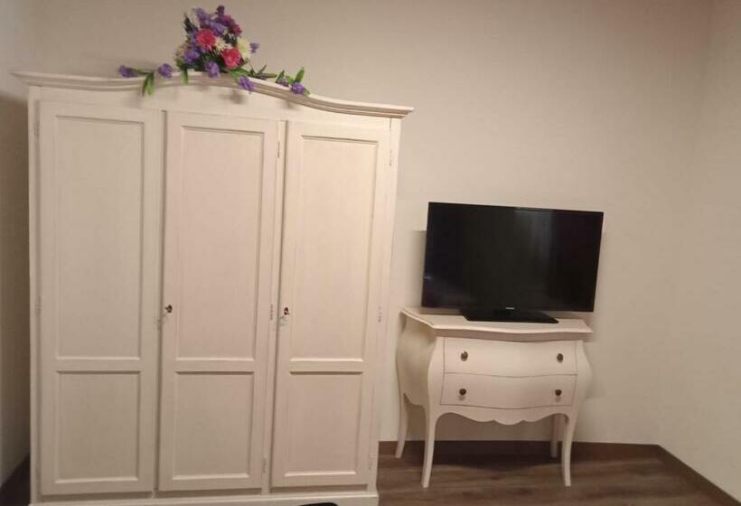 스탠다드 룸 킹사이즈 침대, Affittacamere Il Bastione 27