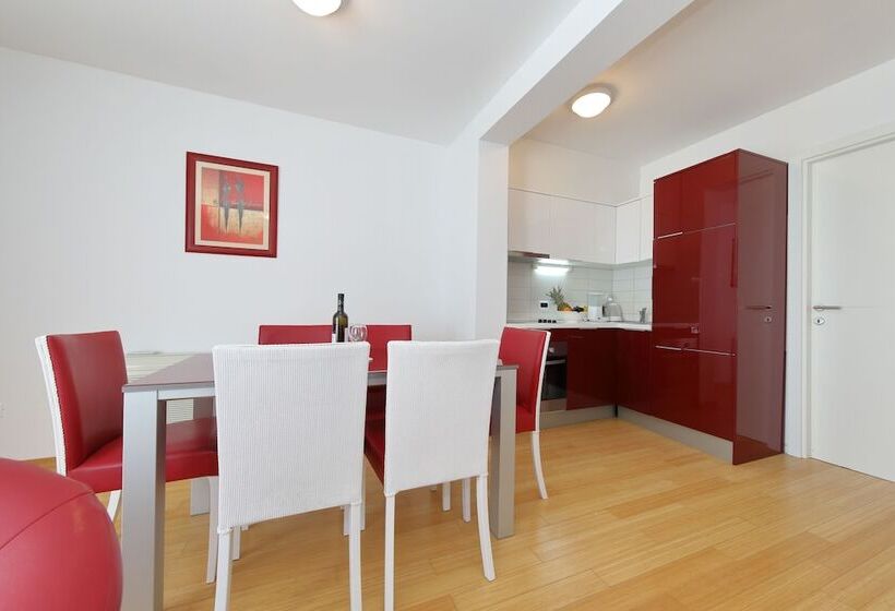 2 베드룸 컴포트 아파트, Sunnyside Apartments Petrčane