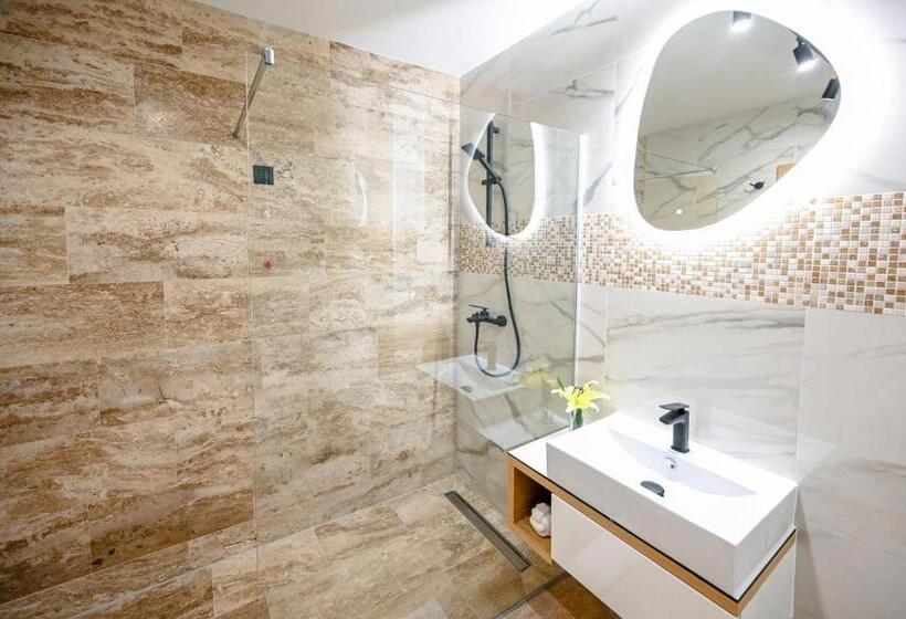 سوییت لوکس, Borovi Forest Resort & Spa