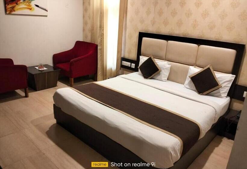 Номер Deluxe, Ashoka Hotel By Wb Inn