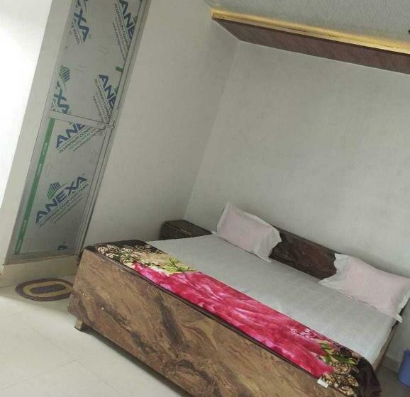 Quarto Triplo Clássico, Oyo 70230  Rajeshwari Plaza