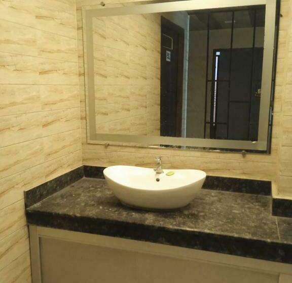 Quarto Triplo Clássico, Oyo 70230  Rajeshwari Plaza