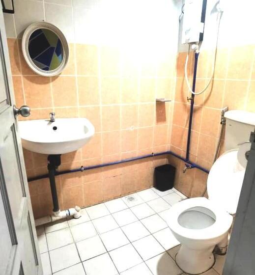Семейный Номер Совместный Санузел, Oyo Home 90667 Chen Room Bs