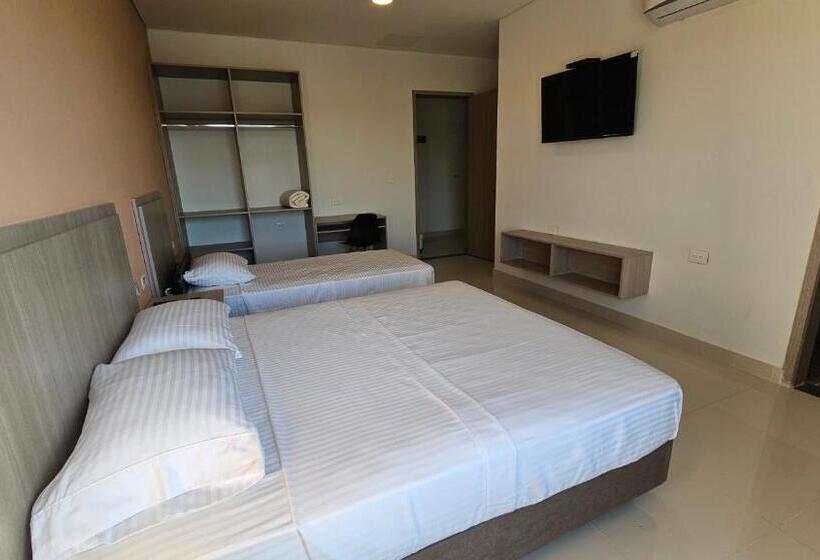 Quarto Triplo Estandar com Sacada, Santa Sofia