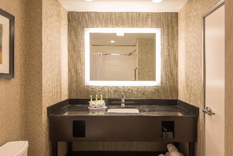Люкс Кровать Кинг, Holiday Inn Express & Suites Norwood Boston Area By Ihg