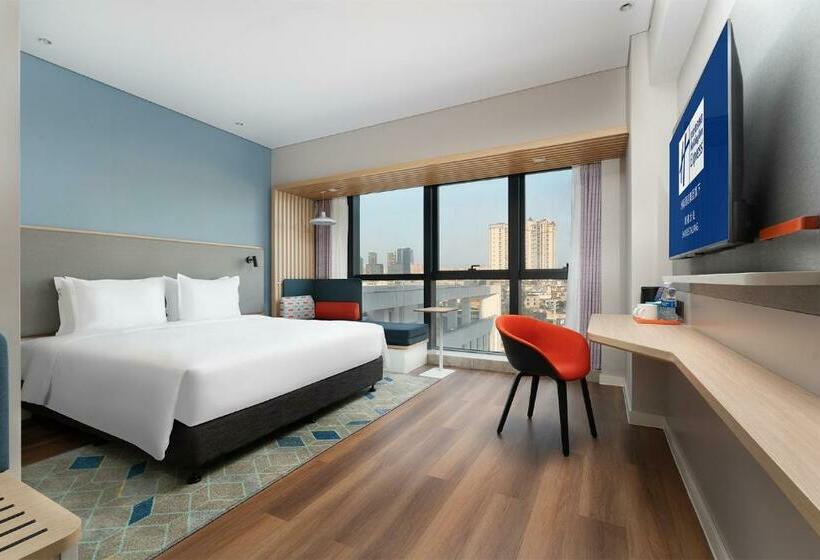 适合残疾人士使用的带超级大床的标准间, Holiday Inn Express Shunde Daliang, An Ihg