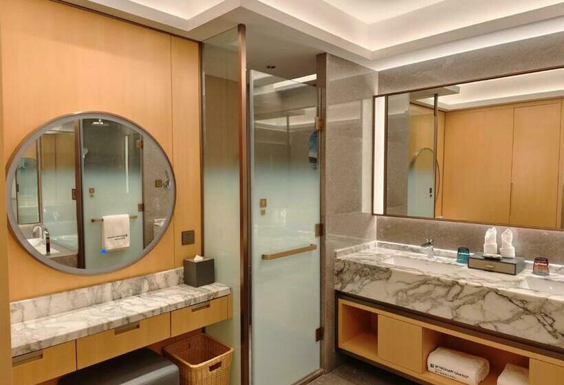 Номер Deluxe Вид на Сад, Wyndham Grand Zhaoqing Downtown