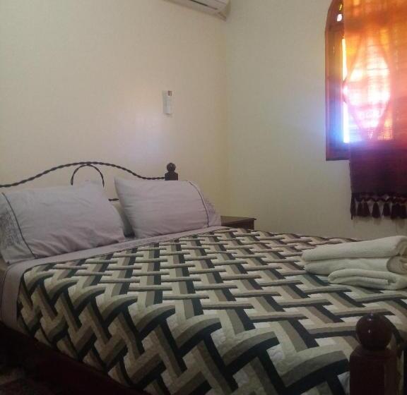 اتاق استاندارد با تراس, Touraghine