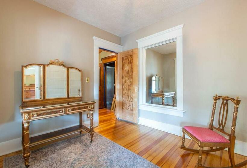 Люкс 3 Спальни, Martha S Bed And Breakfast