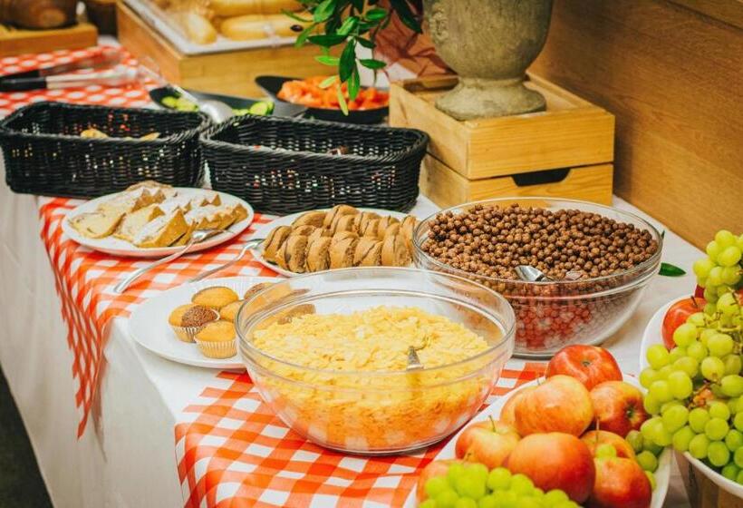 اتاق استاندارد چهار تخته, Arena