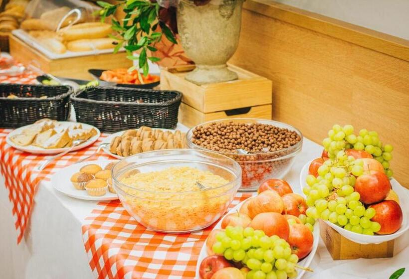 اتاق استاندارد چهار تخته, Arena