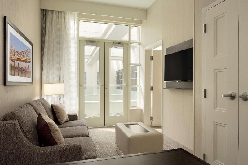프리미엄 스위트, Embassy Suites Louisville Downtown