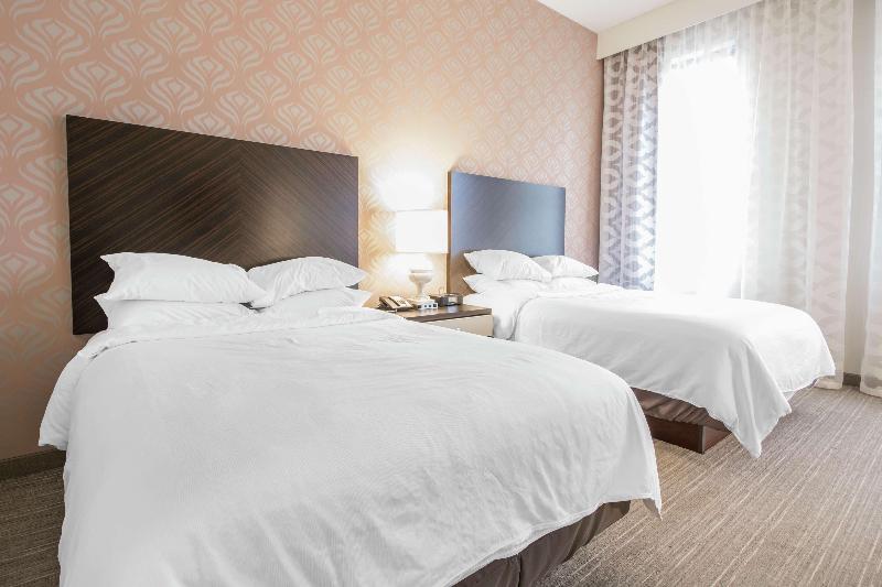 장애인을 위한 스위트, Embassy Suites Louisville Downtown