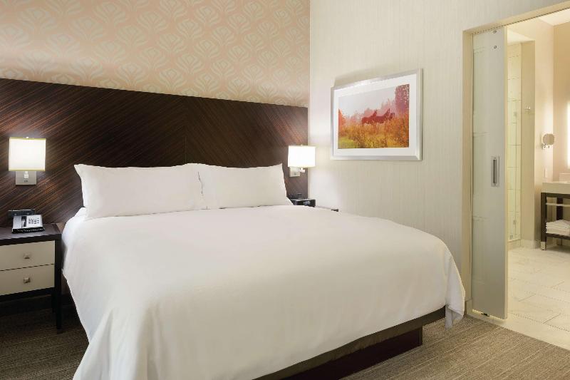 سوئیت برای معلولان, Embassy Suites Louisville Downtown