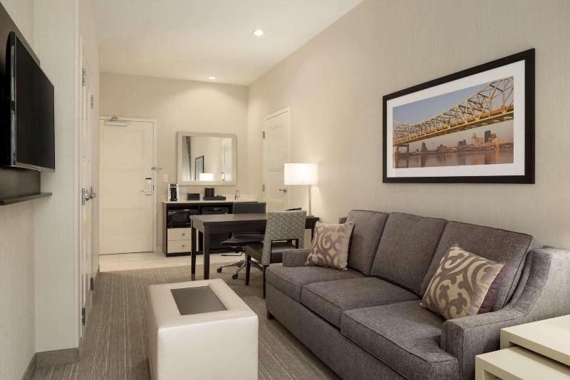 장애인을 위한 스위트, Embassy Suites Louisville Downtown